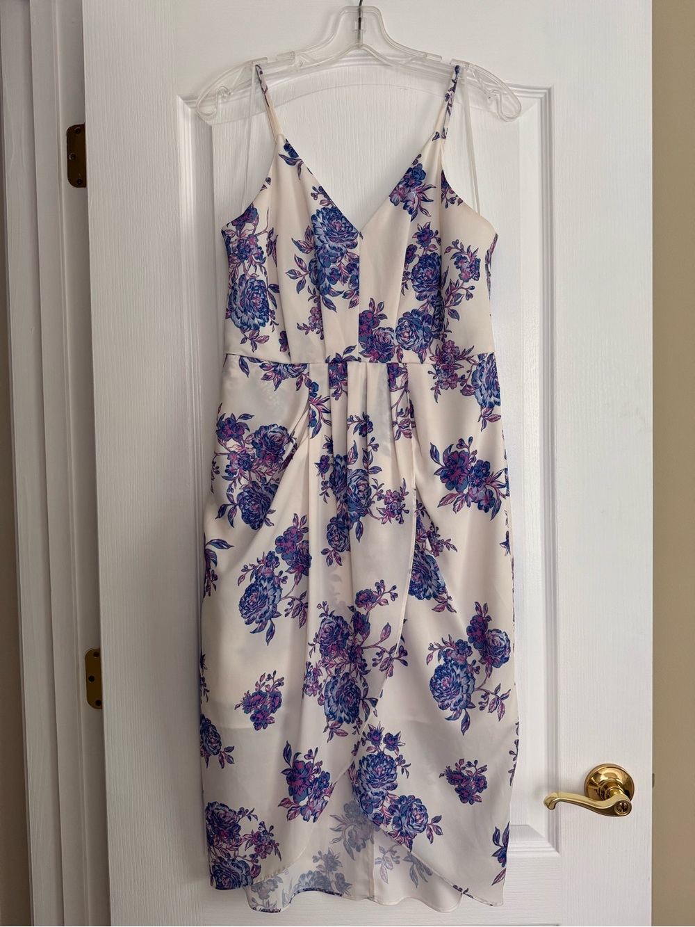 Chelsea 28 Floral V-Neck Spaghetti Strap Dress Size Medium
